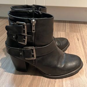 Black womens size 7 ankle booties